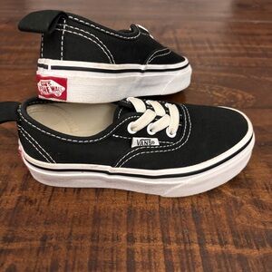 Vans Kids Unisex *The Authentic* Classic Black & White Canvas Sneakers 10.5